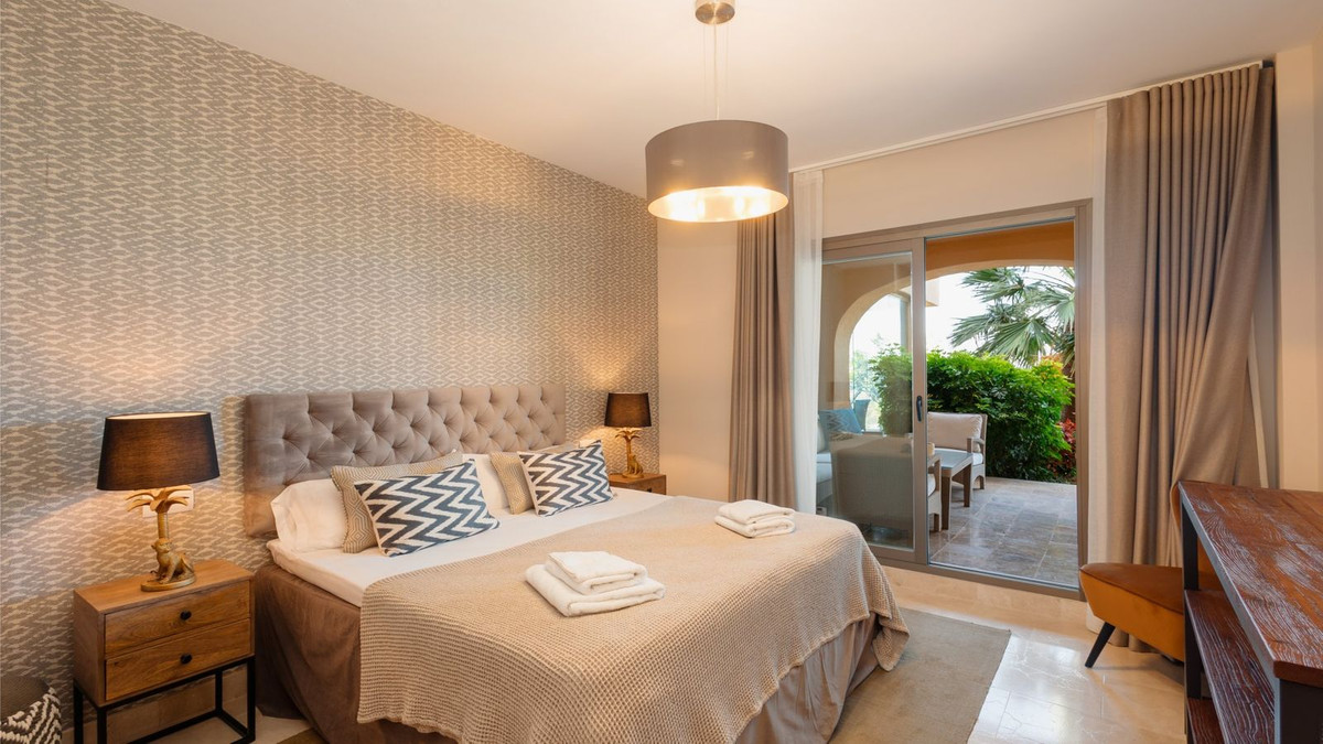 3 Bedroom Apartment in Benahavís - Photo 16