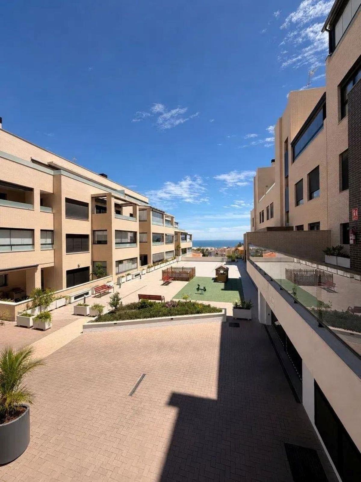 2 Bedroom Apartment in Torremolinos - Photo 9
