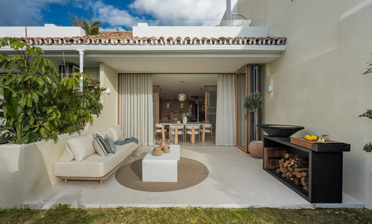 4 Bedroom Townhouse in Marbella - Photo 2
