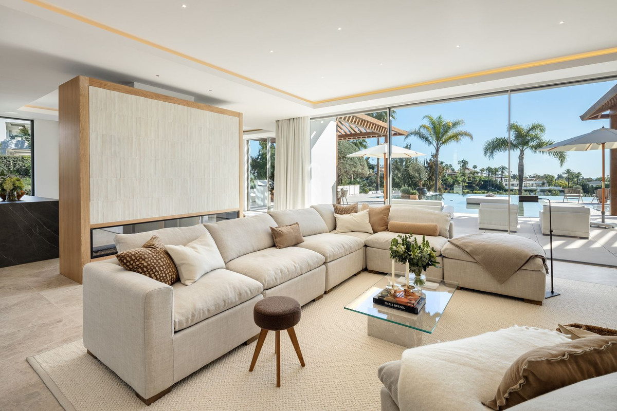 6 Bedroom Villa in Marbella - Photo 14