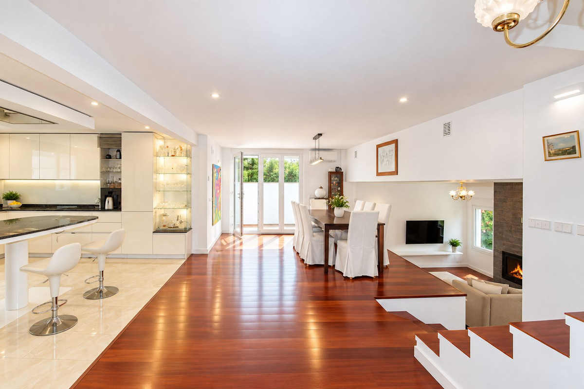 3 Bedroom Villa in Marbella - Photo 2