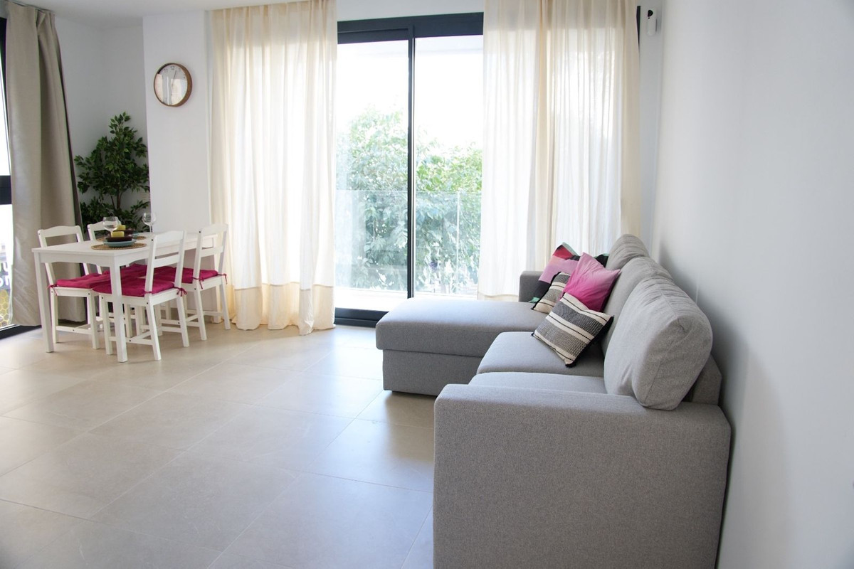 2 Bedroom Apartment in Estepona - Foto 7