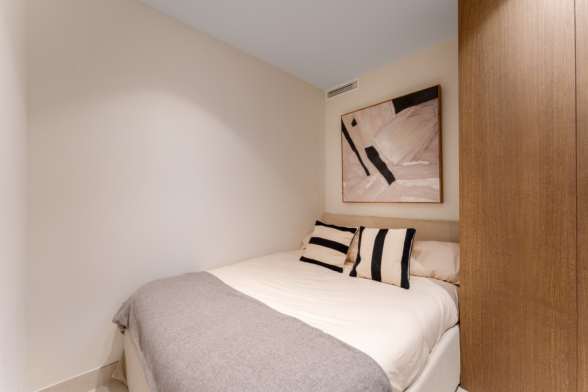 3 Bedroom Apartment in Benahavís - Photo 17