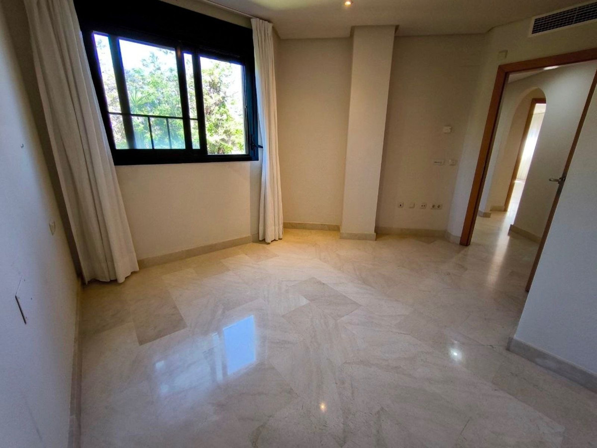 Piso de 2 dormitorios con piscina en Málaga – Foto 26