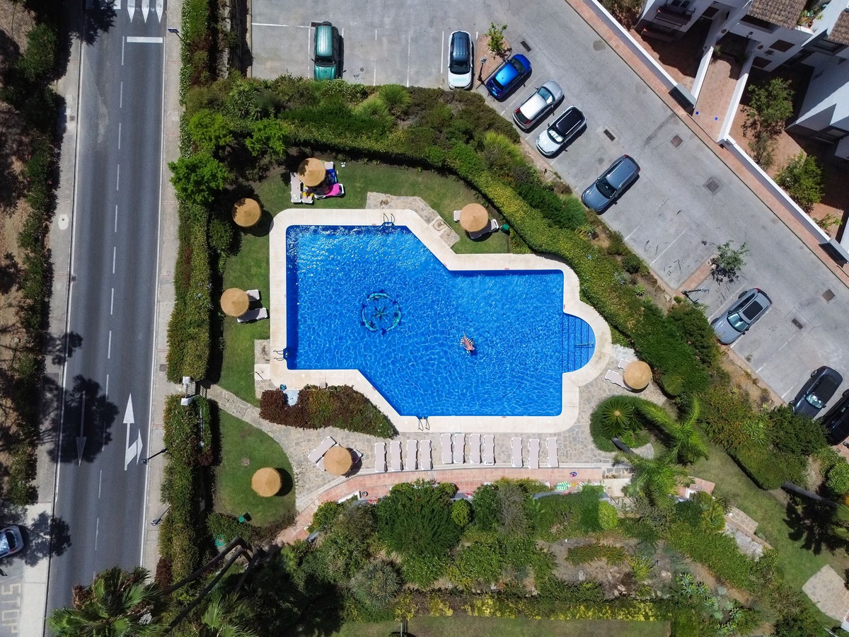 2 Bedroom Penthouse in Benahavís - Photo 42