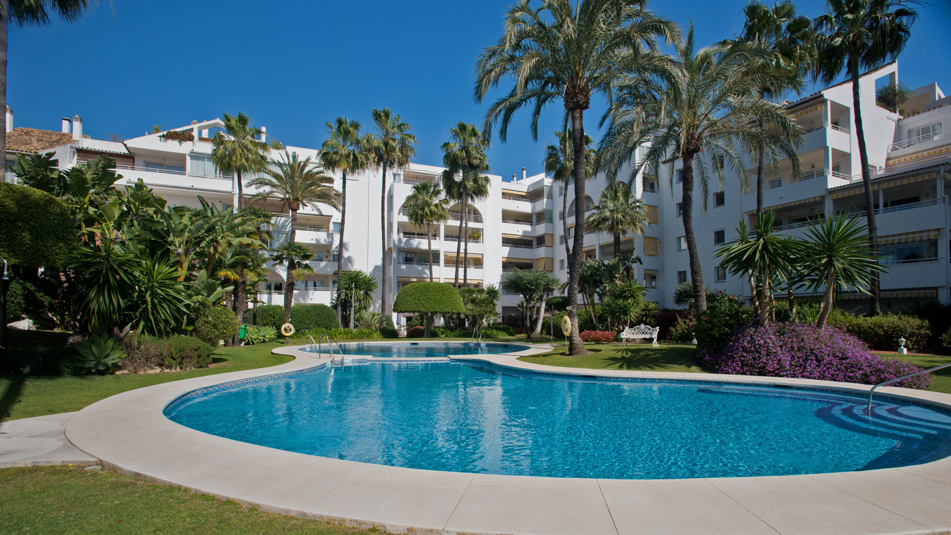 2 Bedroom Apartment in Estepona - Photo 25