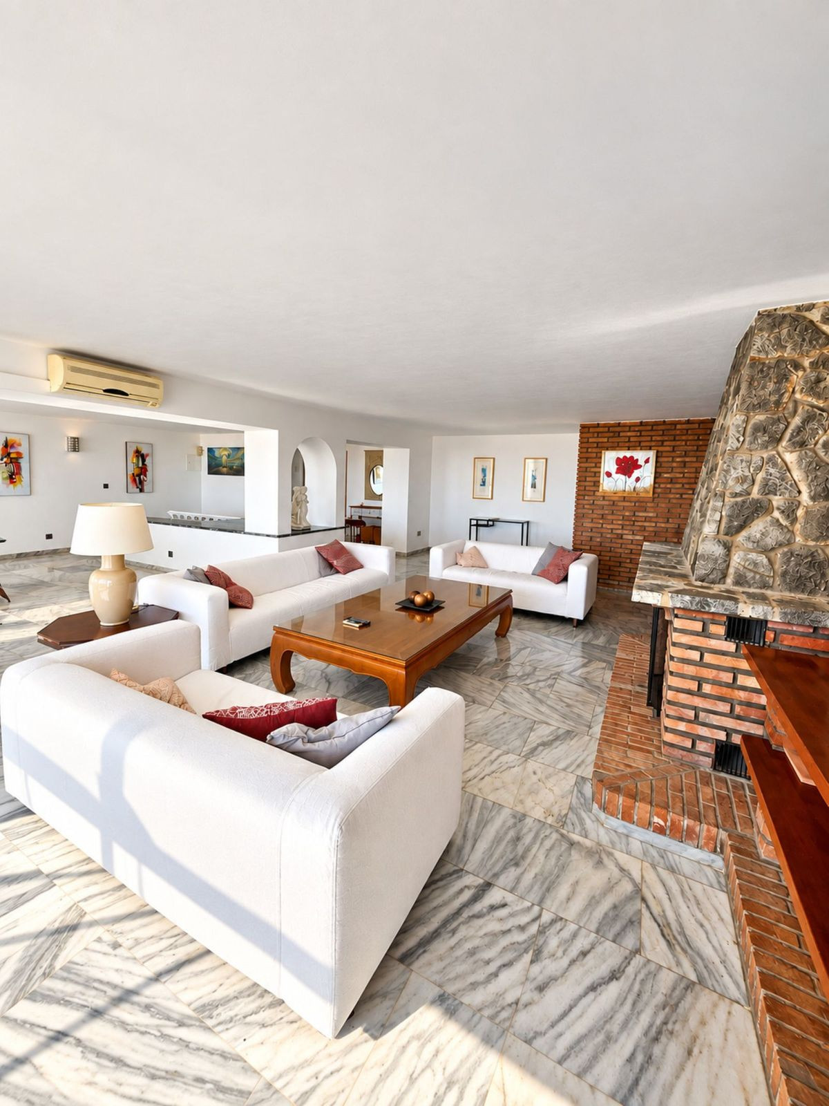 2 Bedroom Apartment in Torremolinos - Photo 3