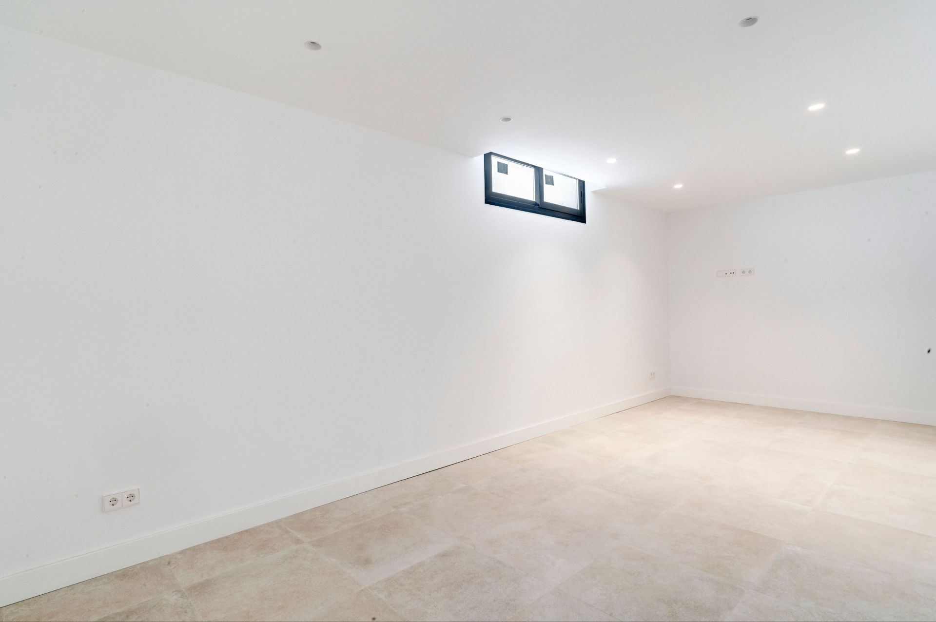 5 Bedroom Villa in Estepona - Photo 25