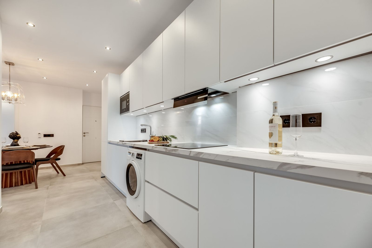 5 Bedroom Apartment in Estepona - Photo 16
