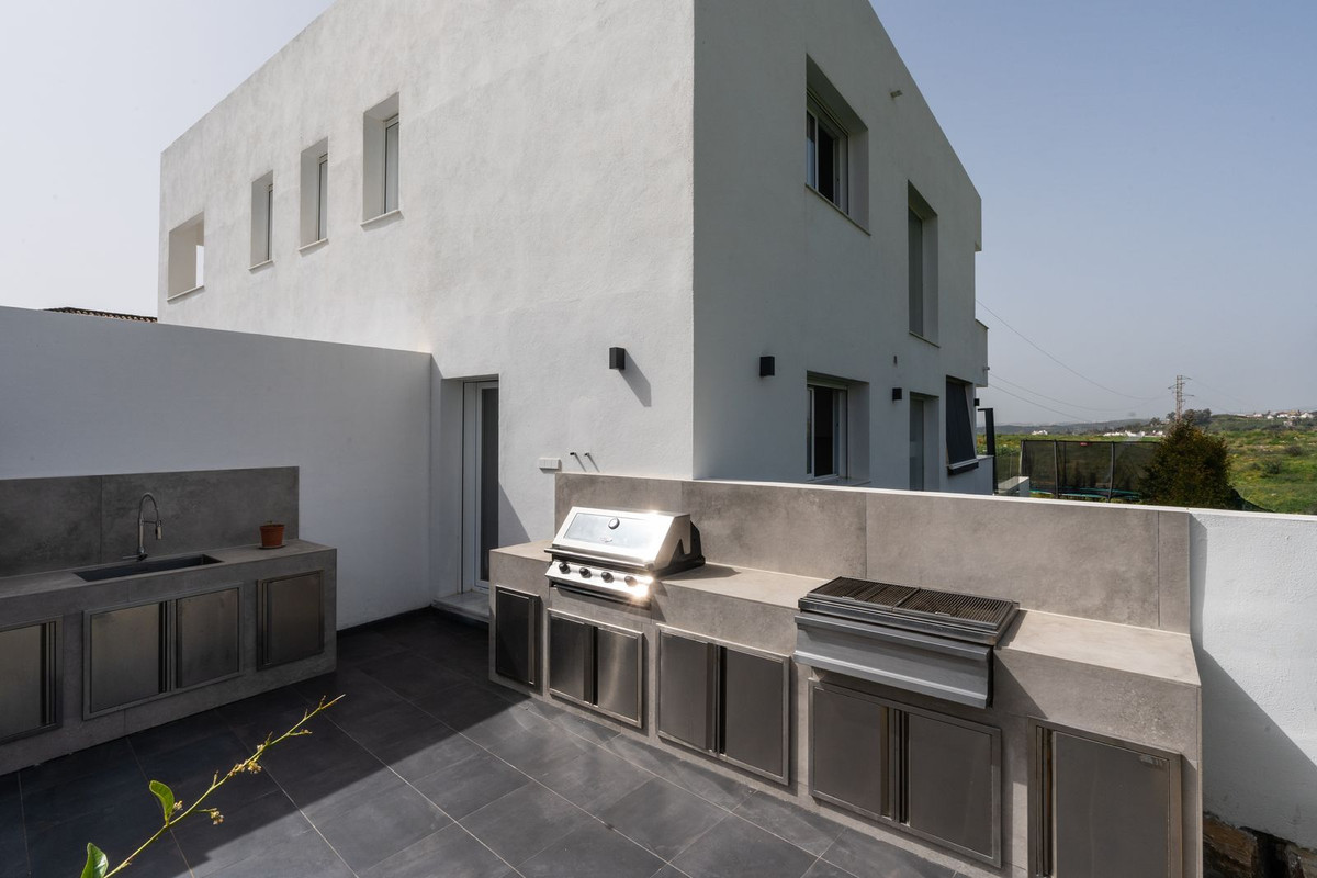 3 Bedroom Villa in Estepona - Photo 26