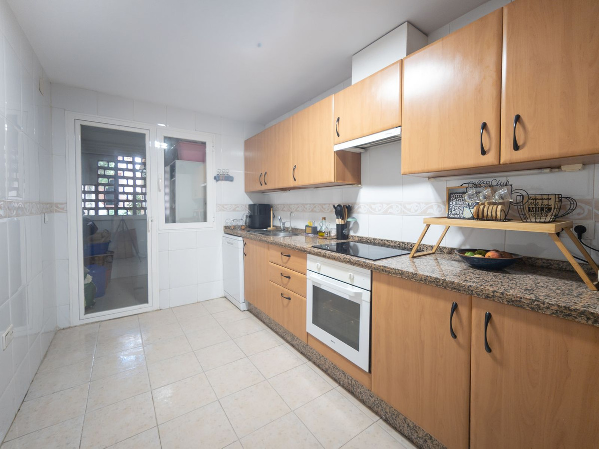 2 Bedroom Apartment in San Pedro de Alcántara - Photo 18