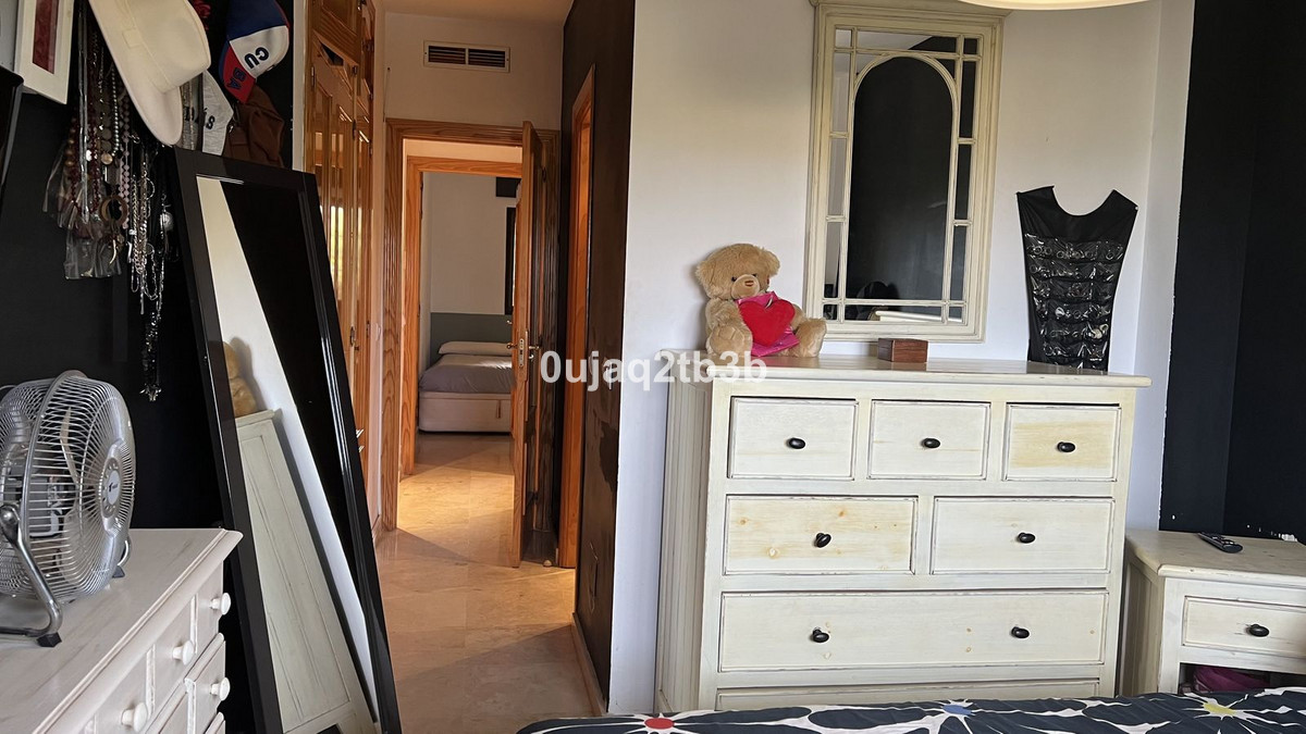 2 Bedroom Apartment in Estepona - Photo 6
