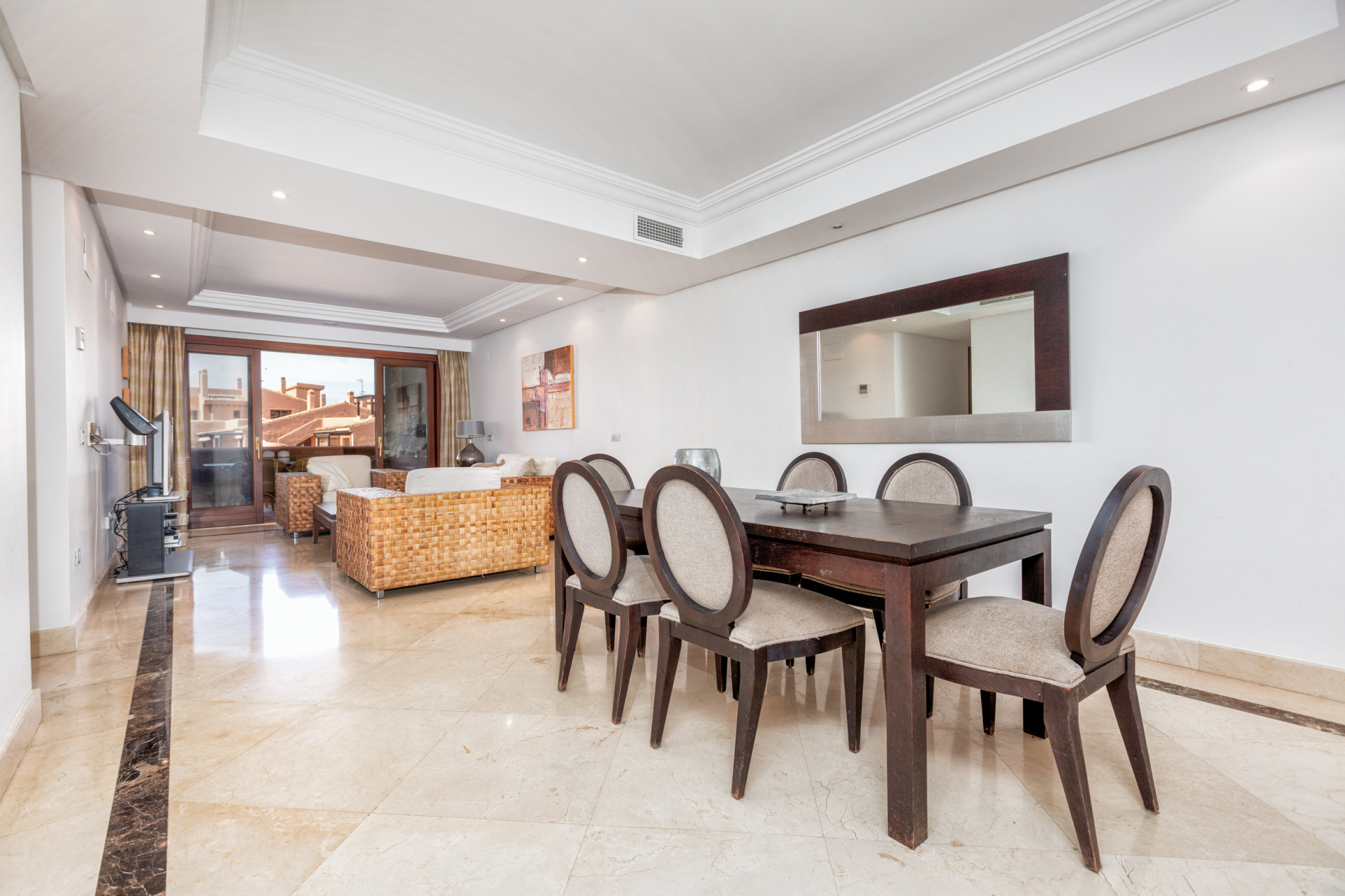 3 Bedroom Apartment in Estepona - Photo 13