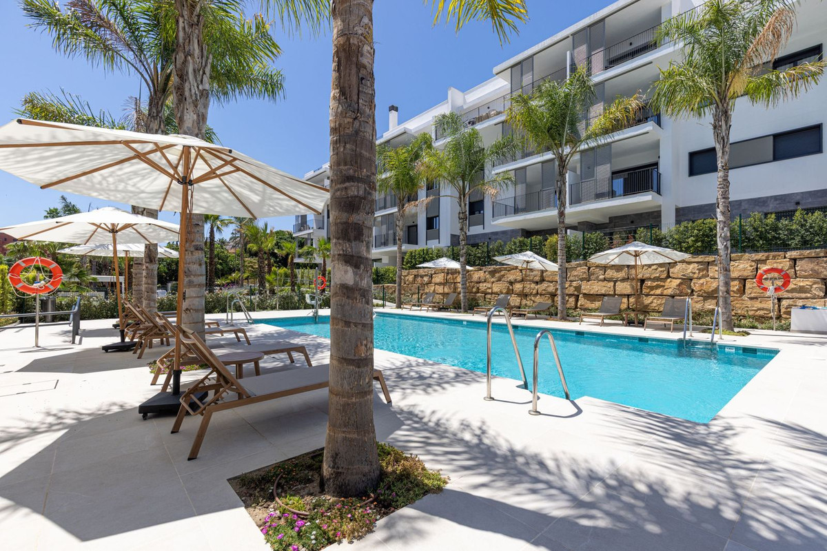 3 Bedroom Apartment in Estepona - Photo 4