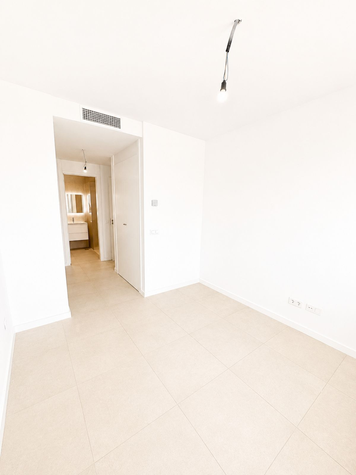 2 Bedroom Apartment in Torremolinos - Photo 23