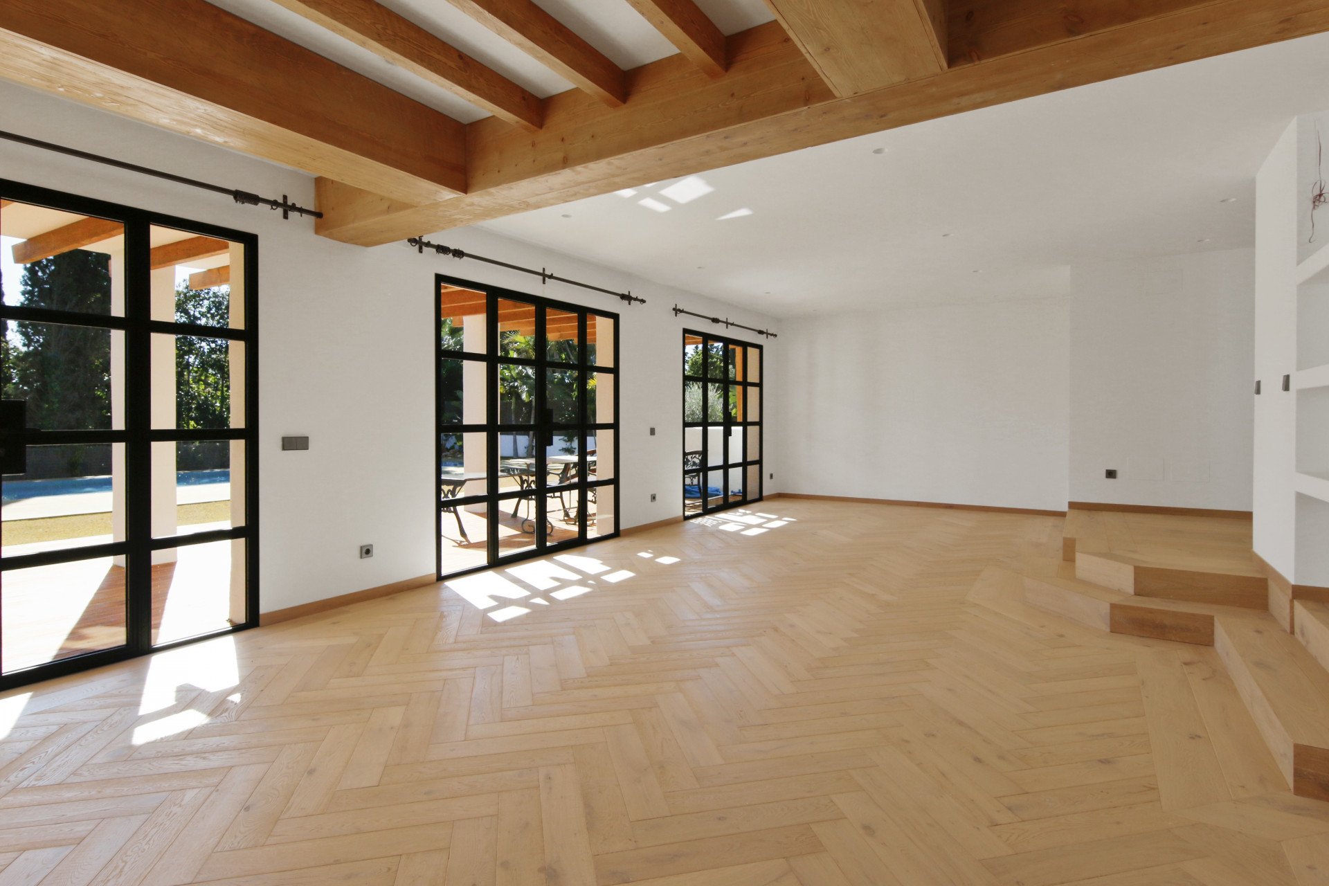 5 Bedroom Villa in Marbella - Photo 2
