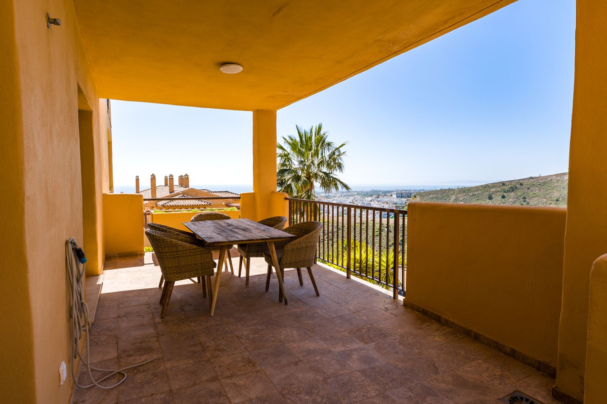 2 Bedroom Apartment in Estepona - Photo 15
