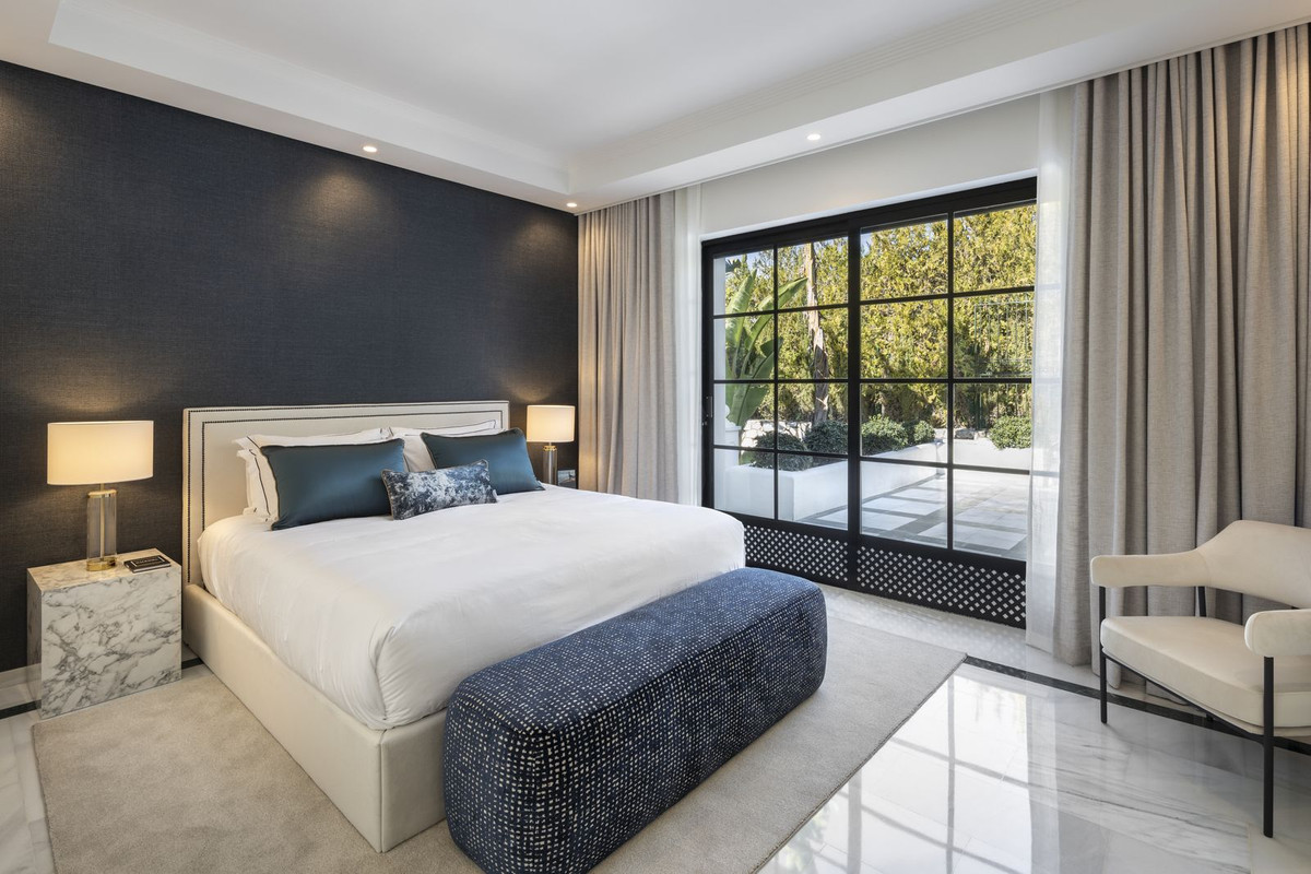 12 Bedroom Villa in Marbella - Photo 18