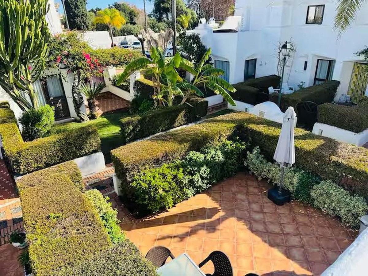 2 Bedroom Apartment in Estepona - Photo 15