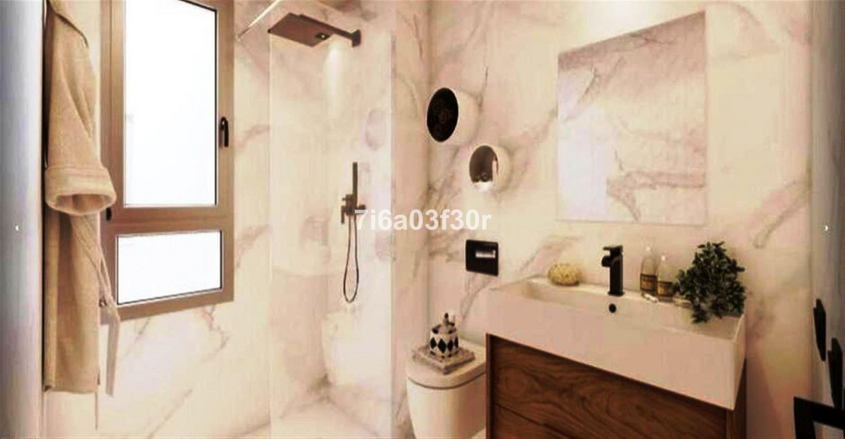 4 Bedroom Penthouse in San Pedro de Alcántara - Photo 18