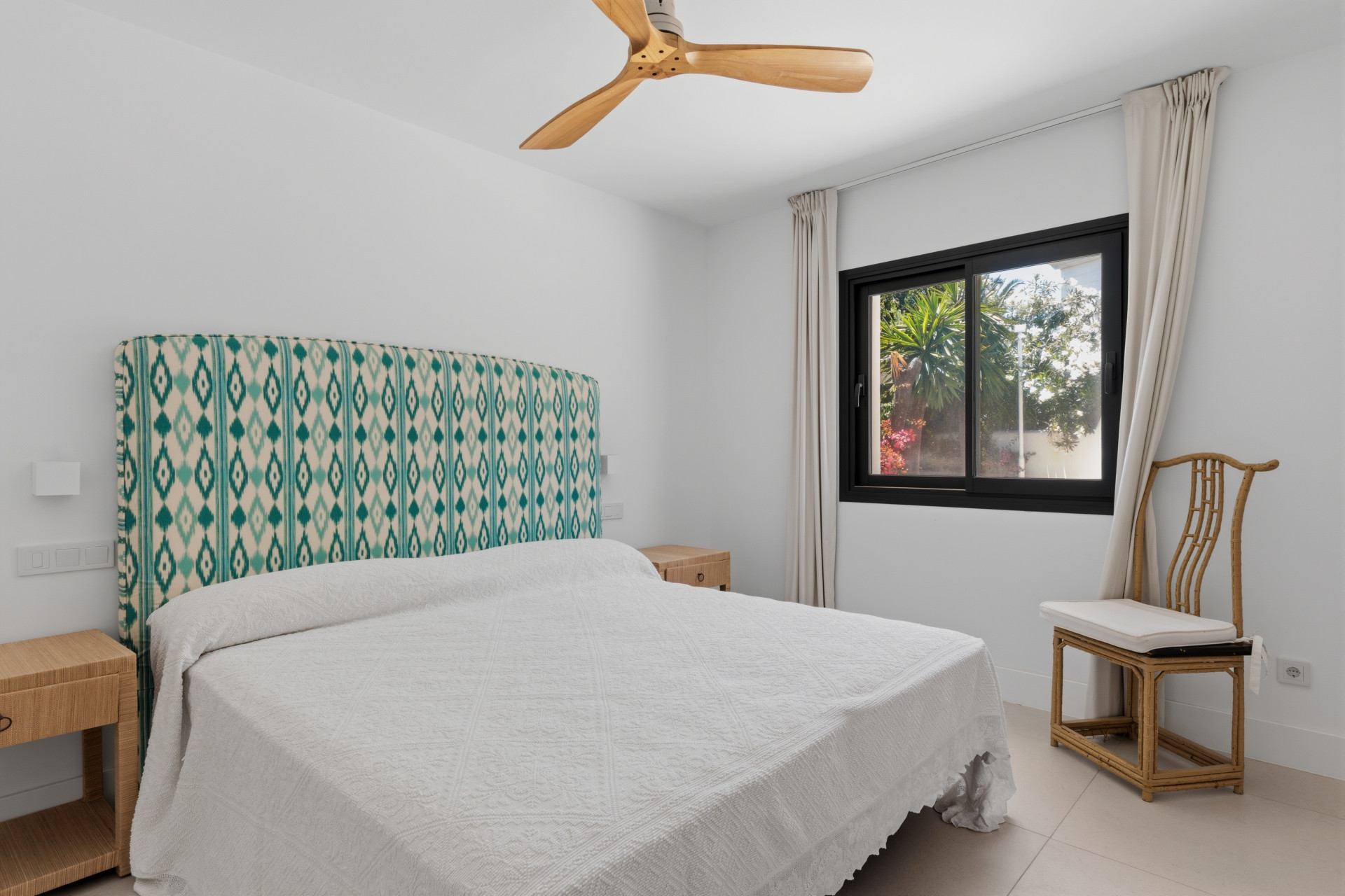 9 Bedroom Villa in Estepona - Photo 24