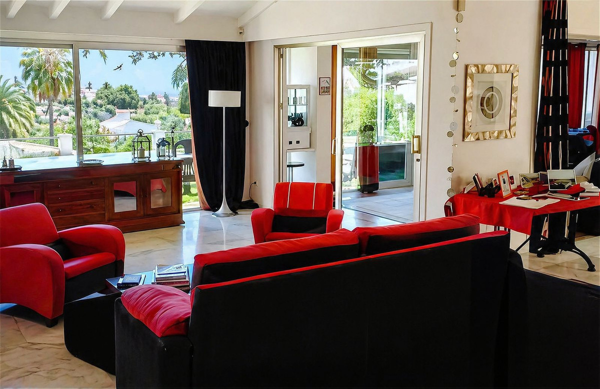 5 Bedroom Villa in Marbella - Photo 8