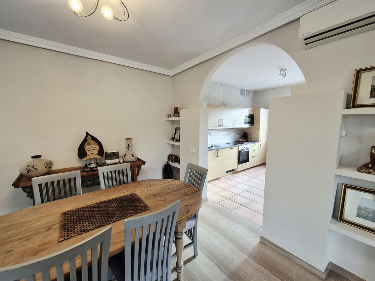 4 Bedroom Villa in San Pedro de Alcántara - Photo 28