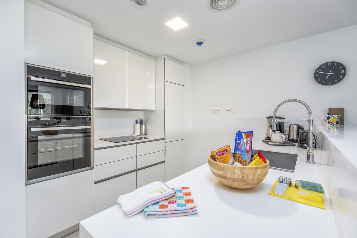 3 Bedroom Apartment in Marbella - Photo 11