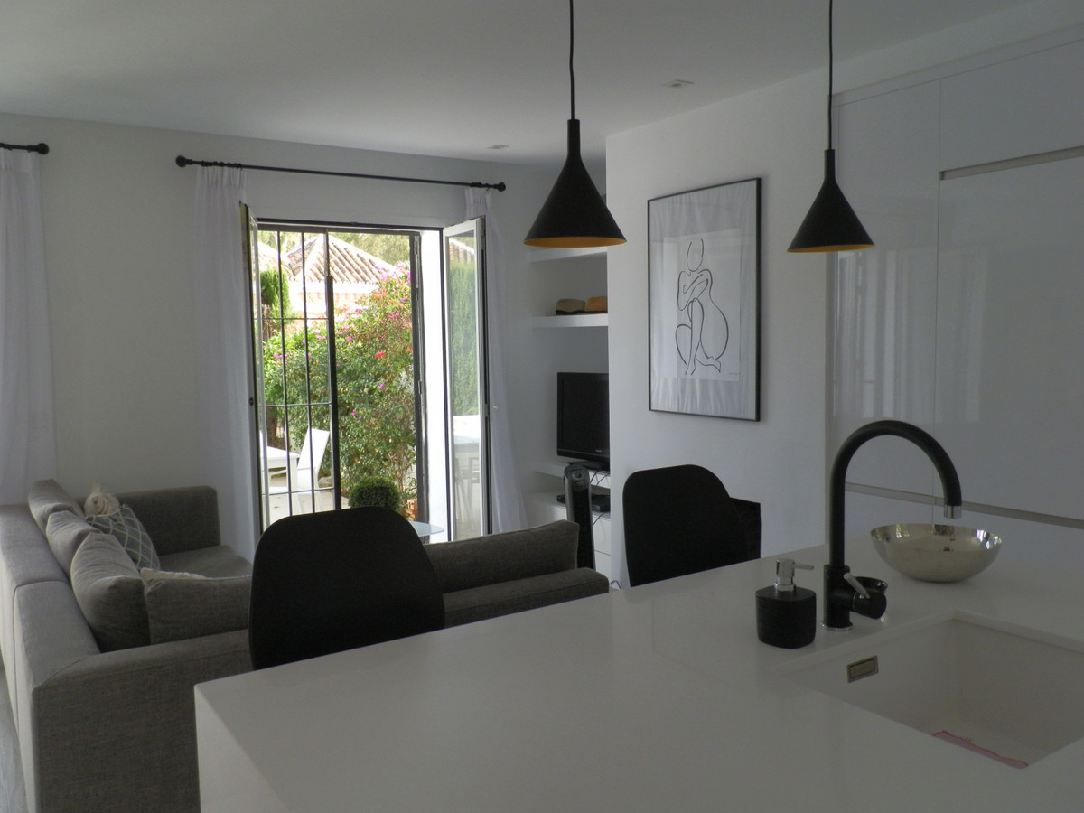 2 Bedroom Townhouse in Marbella - Photo 10