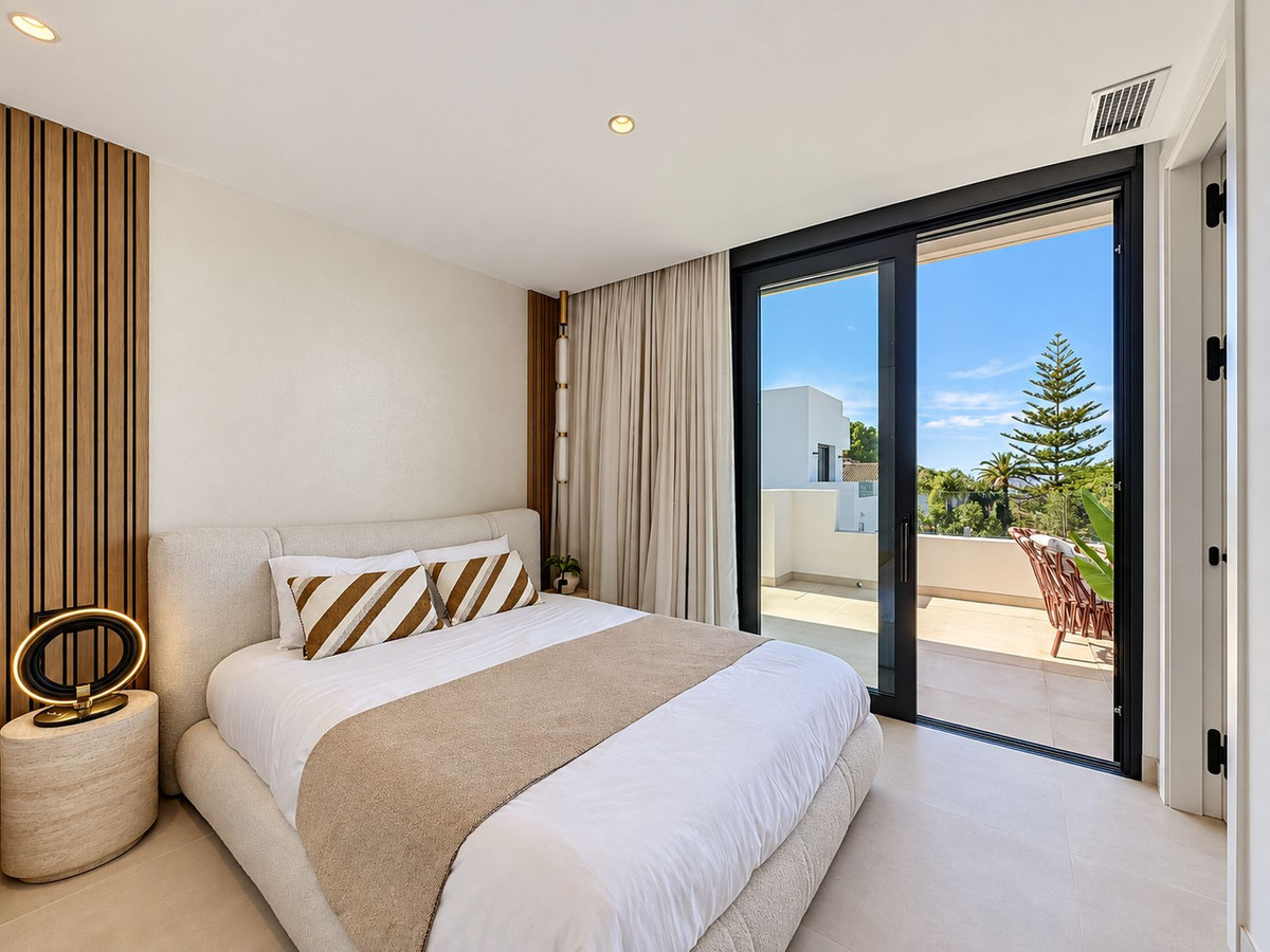5 Bedroom Villa in Marbella - Photo 21