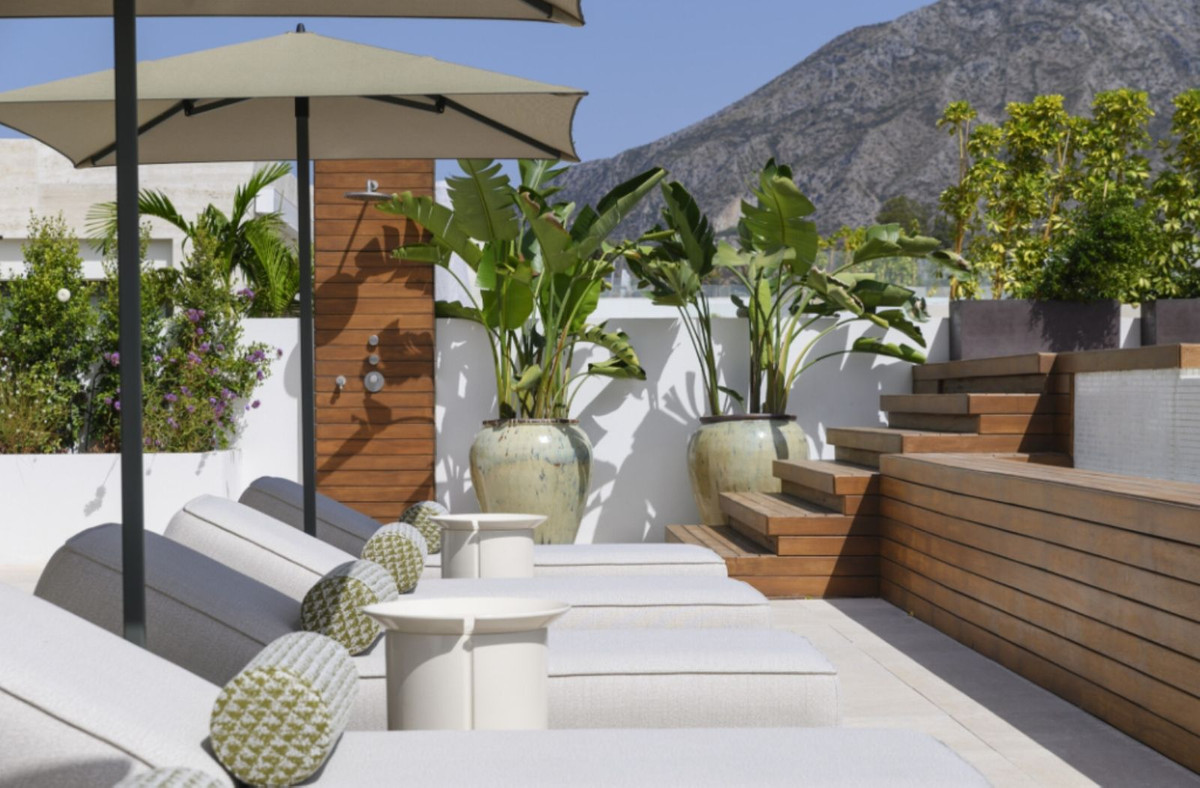 Piso de 4 dormitorios con piscina en Málaga – Foto 6