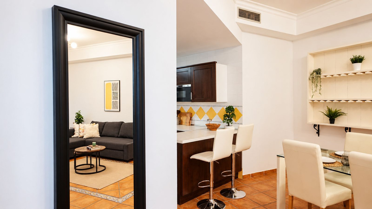 1 Bedroom Apartment in Benahavís - Photo 8