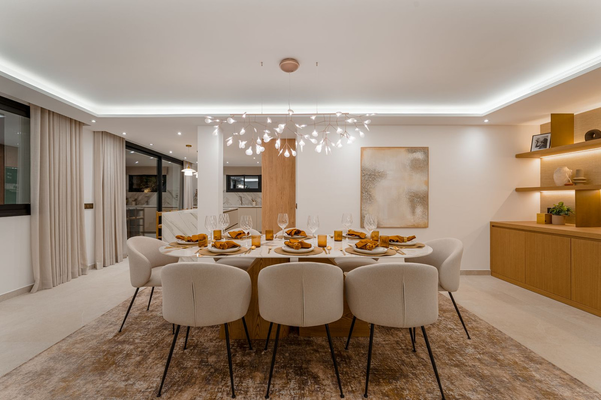 4 Bedroom Villa in Marbella - Photo 59