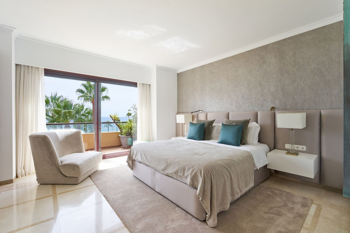 3 Bedroom Penthouse in Estepona - Photo 14