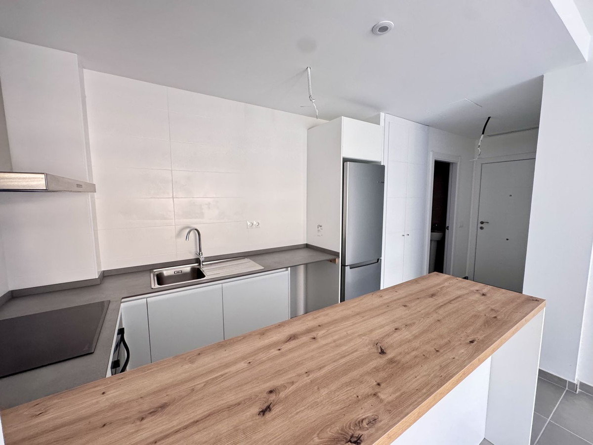 2 Bedroom Apartment in Benalmádena - Photo 13