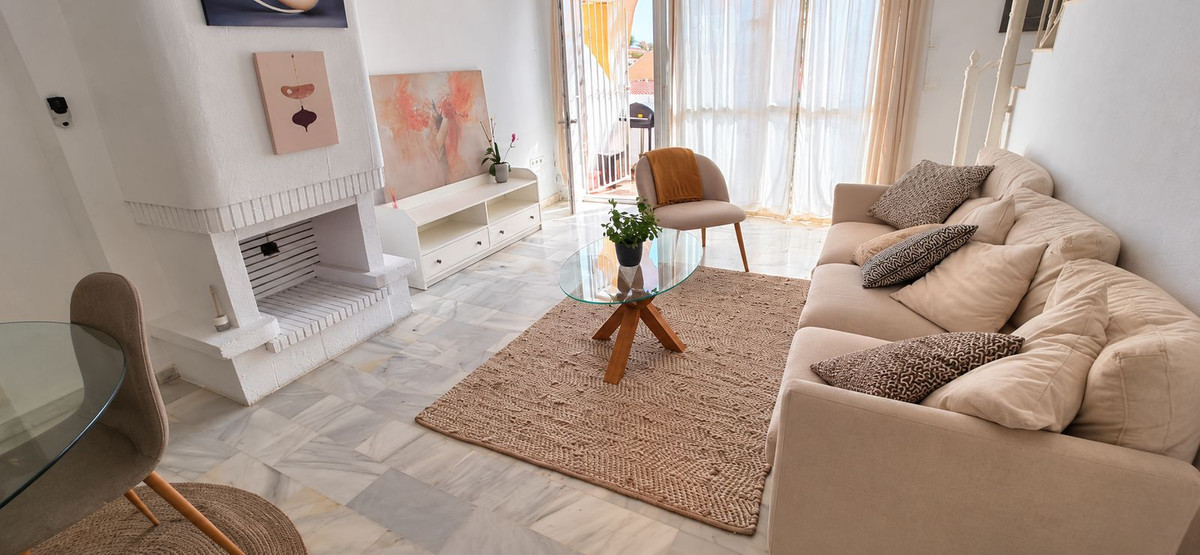 2 Bedroom Townhouse in Marbella - Photo 6