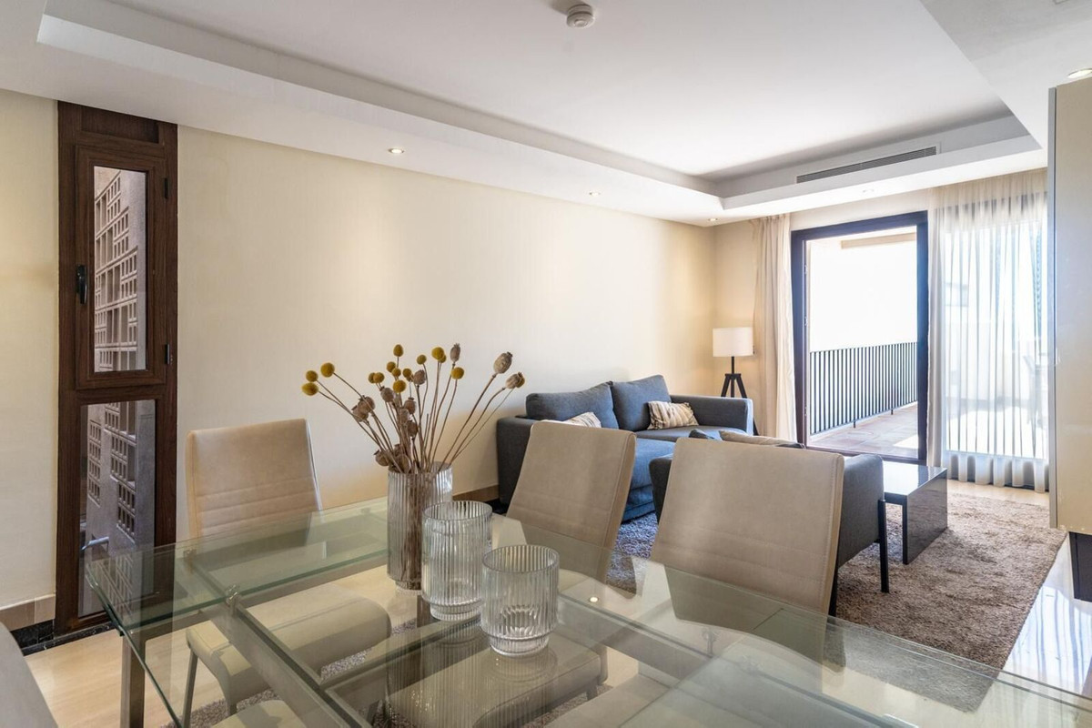 2 Bedroom Penthouse in Estepona - Photo 9