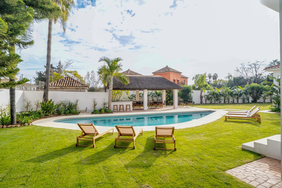6 Bedroom Villa in Marbella - Photo 49