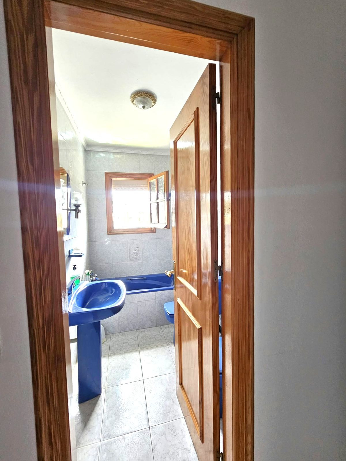5 Bedroom Villa in Estepona - Photo 10