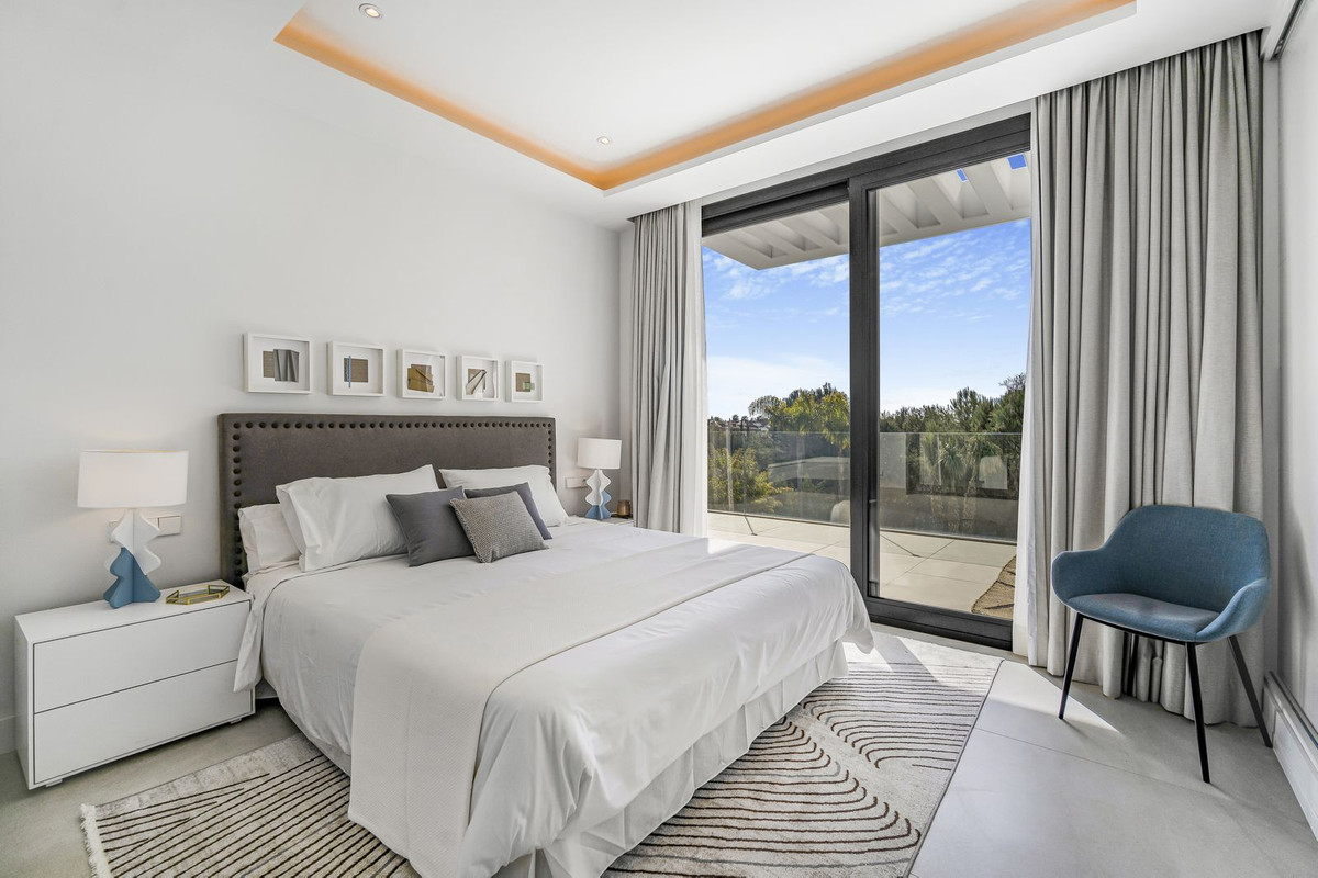 6 Bedroom Villa in Marbella - Photo 40