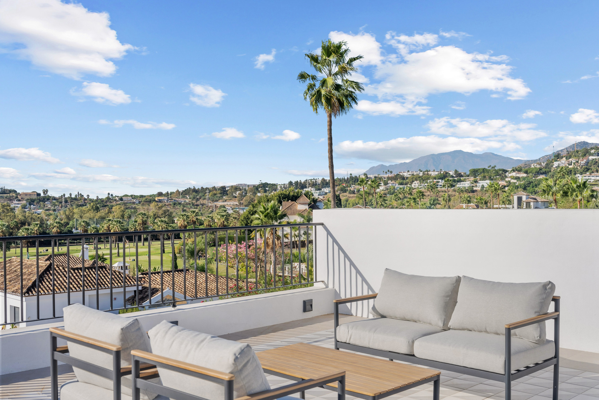 4 Bedroom Villa in Marbella - Photo 7