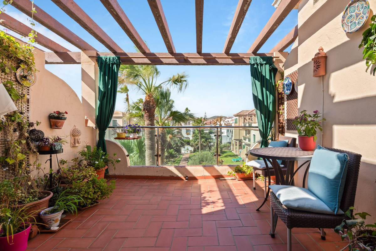 3 Bedroom Penthouse in Casares - Photo 3