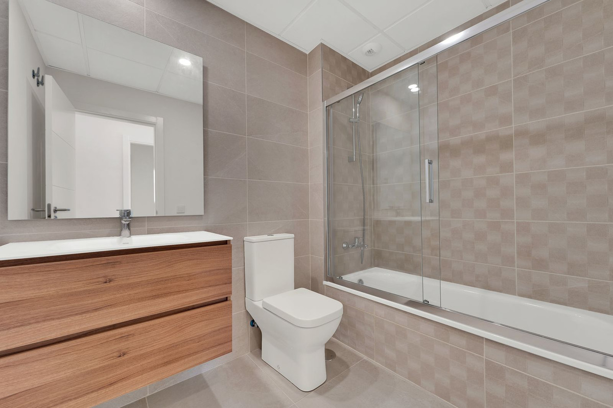 3 Bedroom Apartment in Estepona - Photo 14