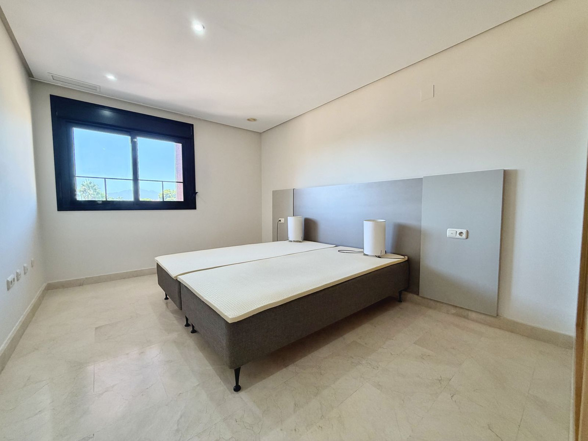 2 Bedroom Apartment in Marbella - Photo 23