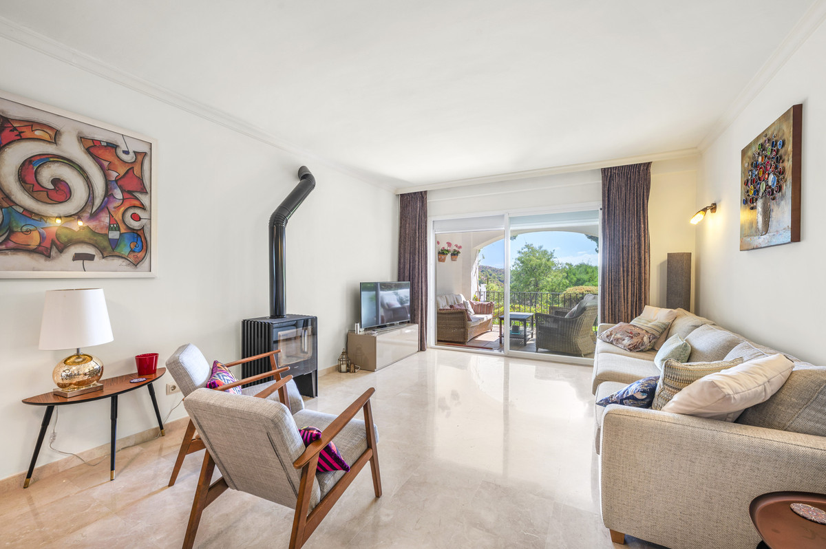 3 Bedroom Apartment in Benahavís - Photo 7