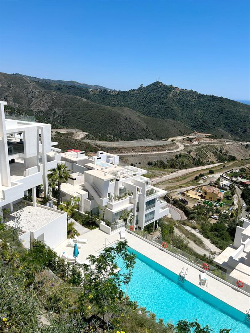 2 Bedroom Apartment in Marbella - Photo 10