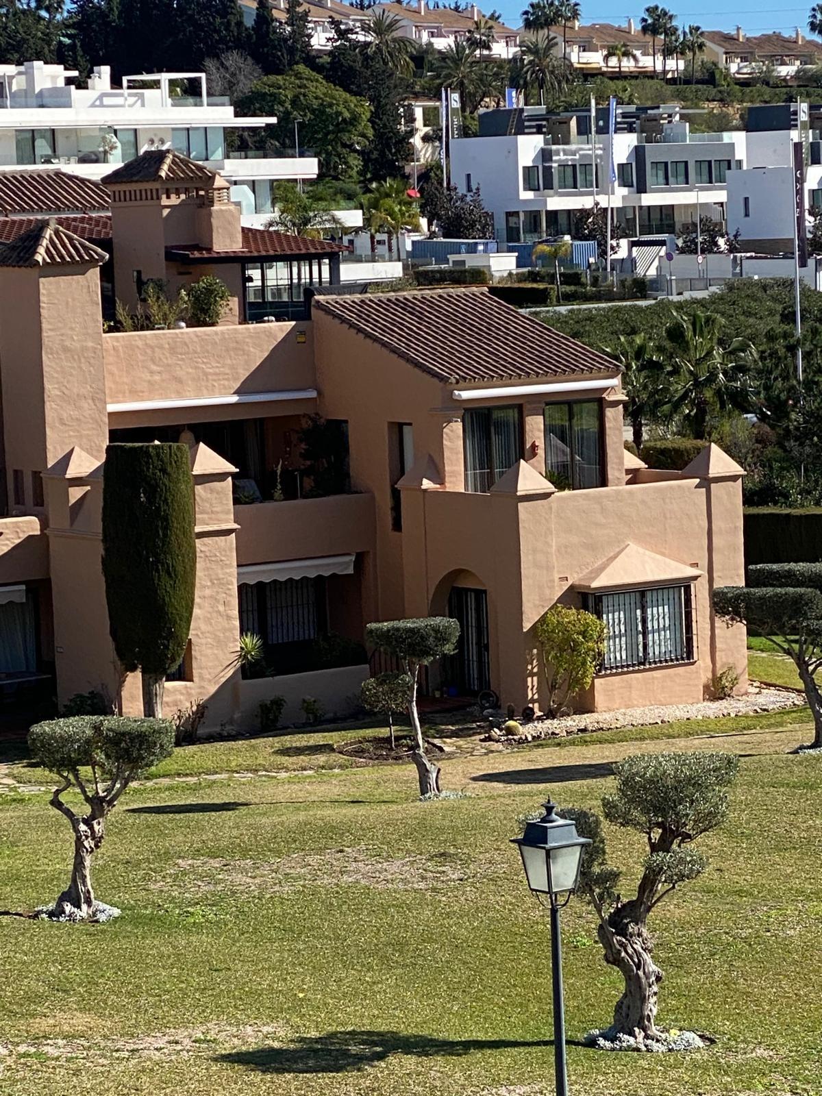 3 Bedroom Penthouse in Estepona - Photo 2