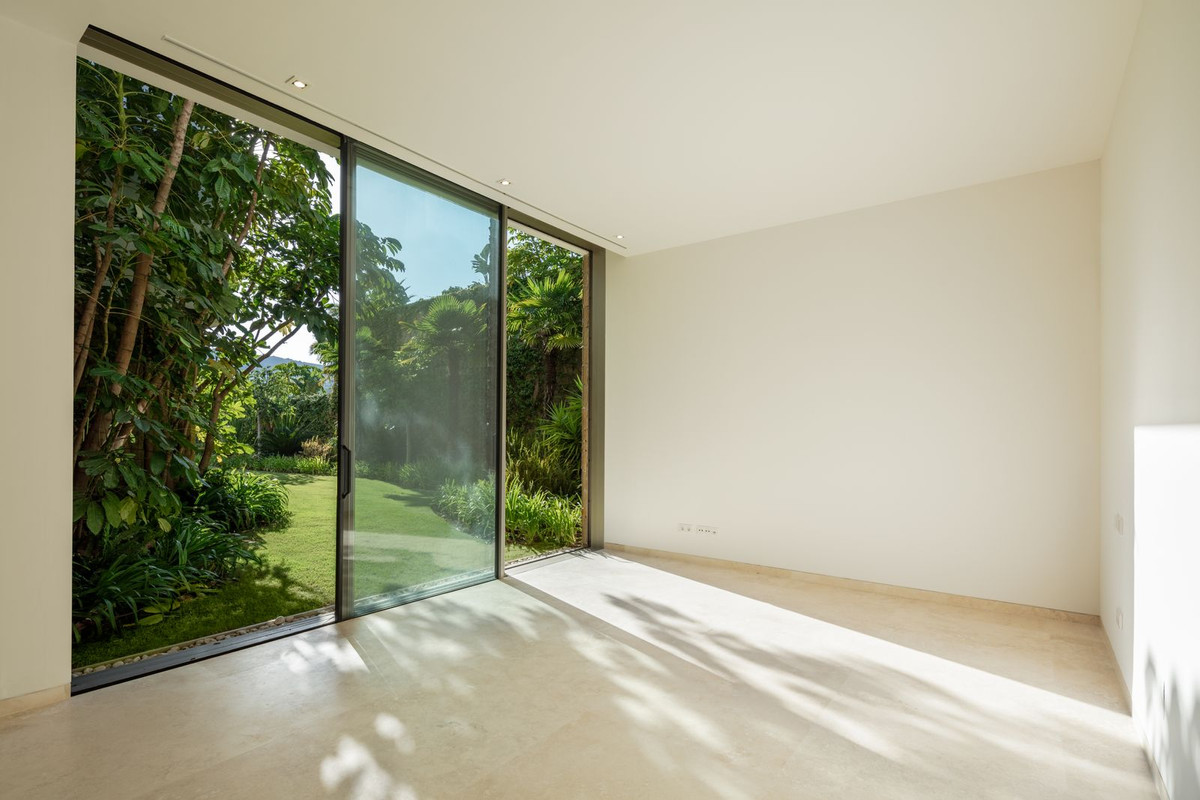 5 Bedroom Villa in Casares - Photo 14