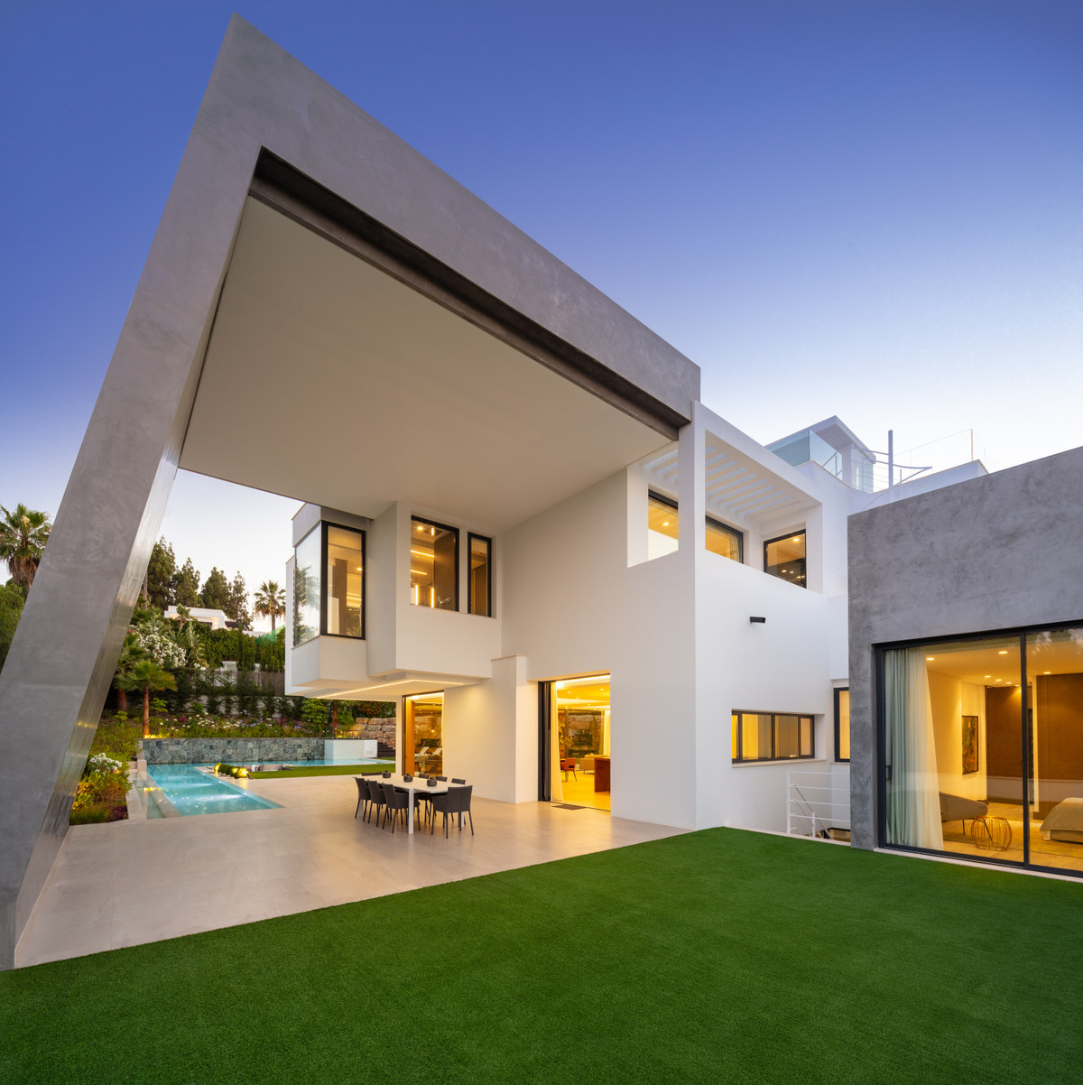 5 Bedroom Villa in Marbella - Photo 2