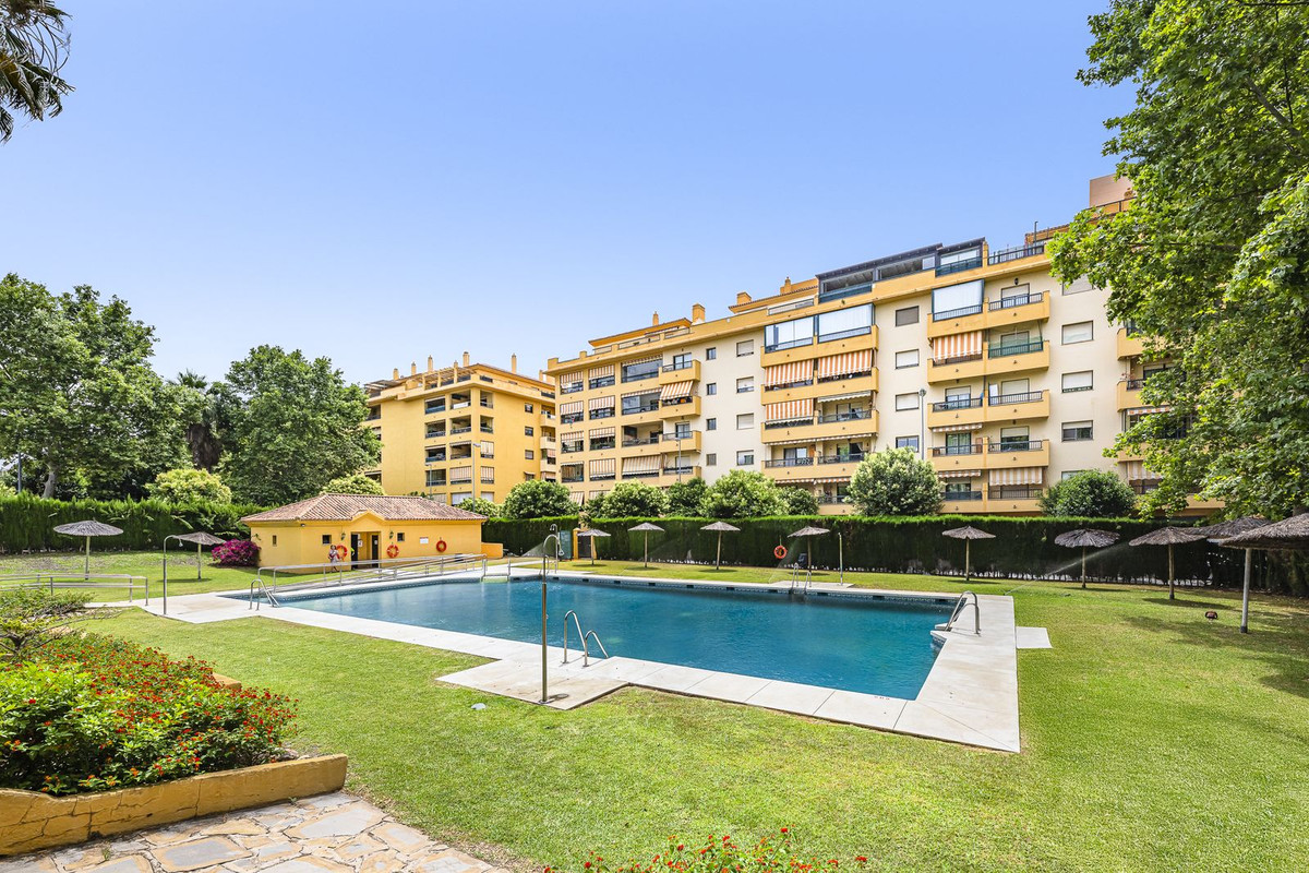 3 Bedroom Apartment in San Pedro de Alcántara - Photo 40